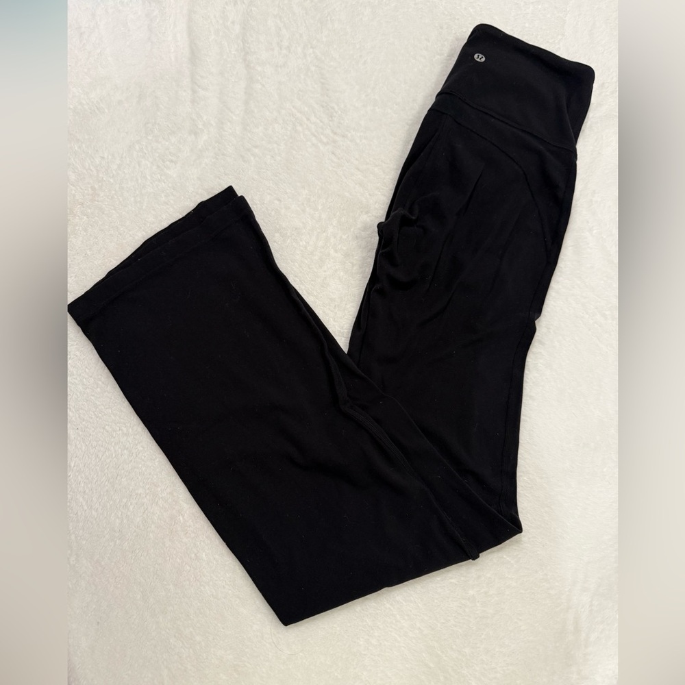 Lululemon Groove Super-High-Rise Flared
Pant Nulu Asia Fit